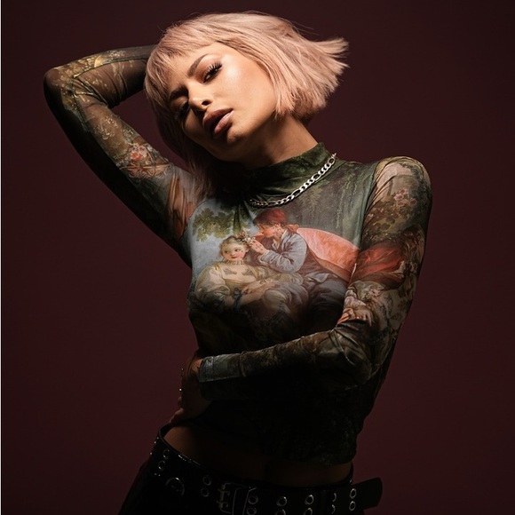 Very cool modern renaissance mesh top Small - Picture 2 of 6